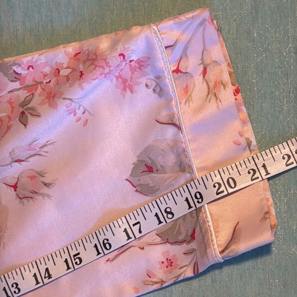 Miss Elaine XL pink floral satin robe #867955 fill zip front - Picture 5 of 8